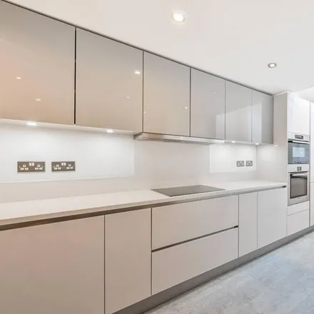 Rent this 3 bed house on 44-58 Telegraph Place in London, E14 9XD