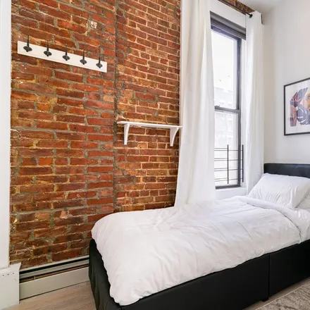 Image 1 - 401 E 57 Street - Room for rent