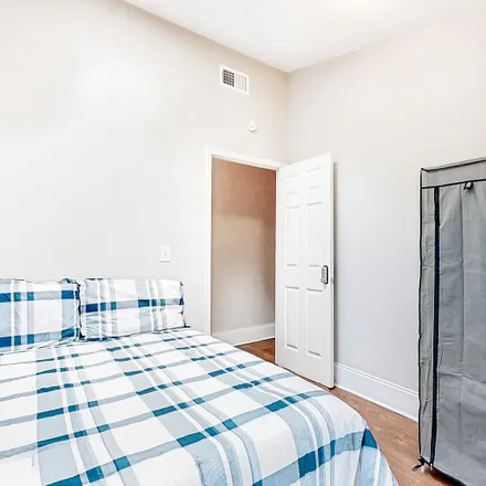 Rent this 3 bed room on Redan in Hidden Hills, US