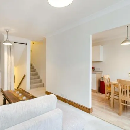 Image 2 - Semley House, Semley Place, London, SW1W 9SX, United Kingdom - Apartment for sale