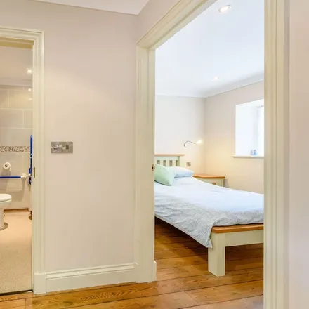 Rent this 4 bed duplex on Troedyraur in SA38 9EX, United Kingdom