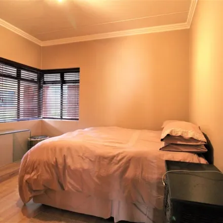 Image 5 - Rivonia Road, Rivonia, Sandton, 2010, South Africa - Apartment for rent