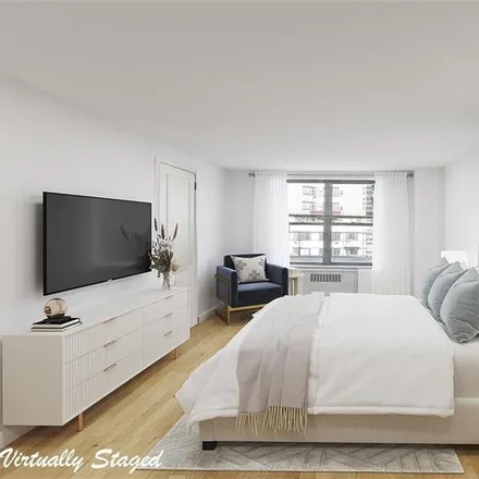 Image 3 - 301 East 48th Street, New York, NY 10017, USA - Condo for sale