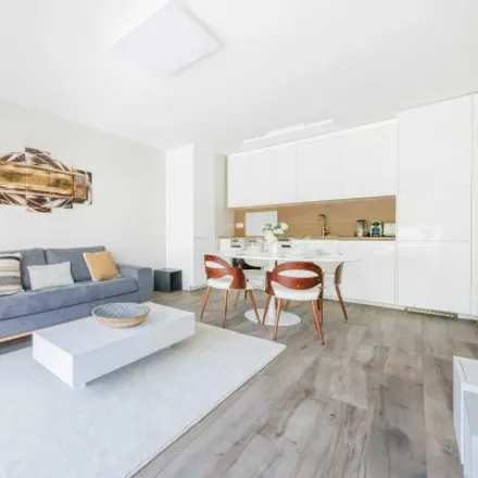 Rent this 2 bed apartment on Résidence É. Allez in Boulevard Gouvion-Saint-Cyr, 75017 Paris