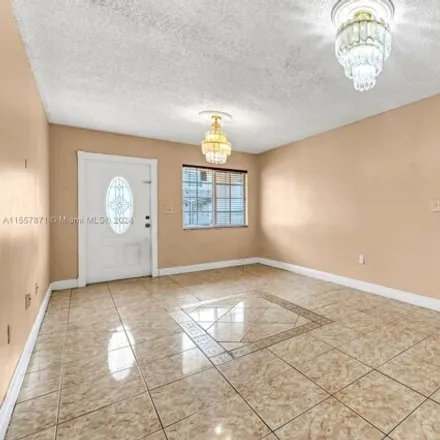 Image 2 - 3264 West 70th Street, Hialeah, FL 33018, USA - Townhouse for sale