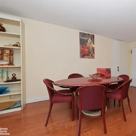 Image 7 - 118-17 UNION TURNPIKE 2F in Forest Hills - Apartment for sale