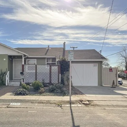 Buy this 2 bed house on 2706 Laguna Street in Concord, CA 94518