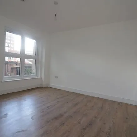 Rent this 2 bed apartment on Confident Dental Care in 20 King Street, Luton