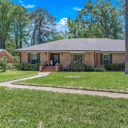 Buy this 3 bed house on 8314 Suffolk Drive in Spring Lake Estates, Shreveport