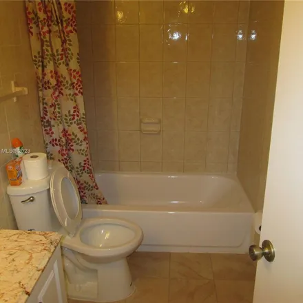 Image 7 - 7141 Indian Creek Drive, Atlantic Heights, Miami Beach, FL 33141, USA - Apartment for rent