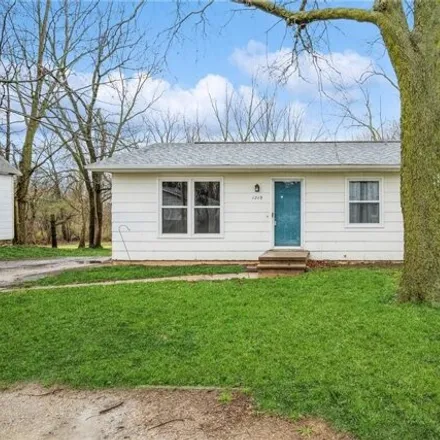 Buy this 3 bed house on 1279 Central Avenue in Center Point, IA 52213
