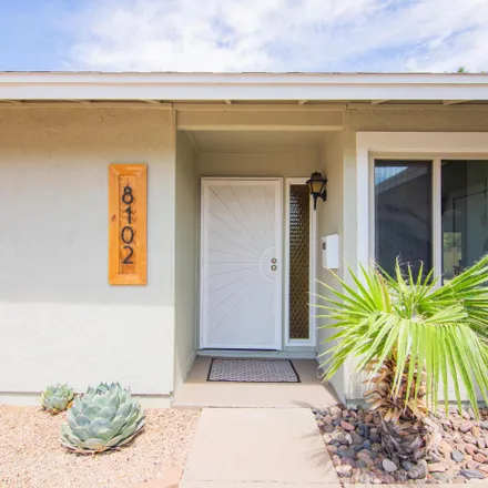 Image 3 - 8102 East Montebello Avenue, Scottsdale, AZ 85250, USA - House for sale