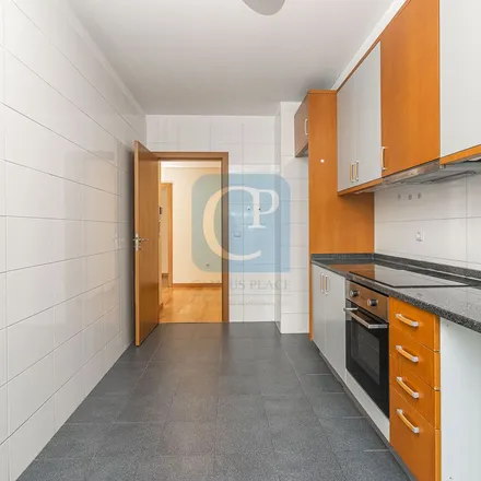 Image 5 - Rua Doutor António Luís Gomes, 4000-274 Porto, Portugal - Apartment for rent
