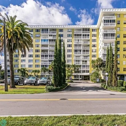 Buy this 2 bed condo on 4276 Hillcrest Drive in Hollywood, FL 33021