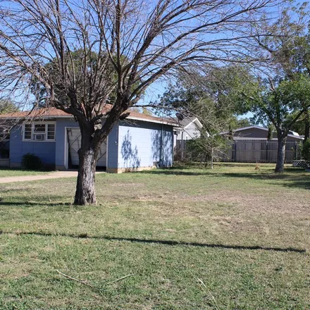 Image 3 - 707 North 3rd Street, Ballinger, TX 76821, USA - House for sale