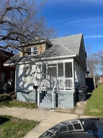 Buy this 5 bed house on 532 Locust Street in Toledo, OH 43604