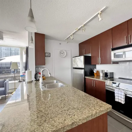 Image 3 - Firenze, Keefer Place, Vancouver, BC, Canada - Room for rent