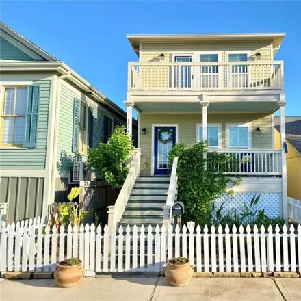Buy this 2 bed house on 1472 Avenue M in Galveston, TX 77550