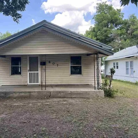 Buy this 2 bed house on 629 North Palm Street in Ponca City, OK 74601