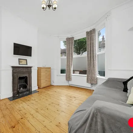 Rent this 5 bed townhouse on 30 Melbourne Road in London, E10 7HF
