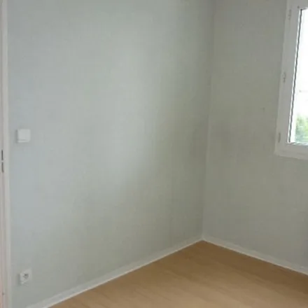 Rent this 2 bed apartment on 26 Rue de Berru in 51100 Reims, France