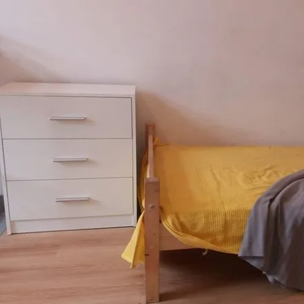 Rent this 5 bed room on kamienica R. Sachsa in Piotrkowska 44, 90-111 Łódź