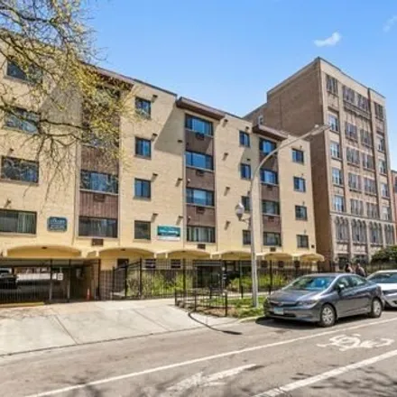 Rent this 1 bed apartment on 6001 North Kenmore Avenue in Chicago, IL 60660
