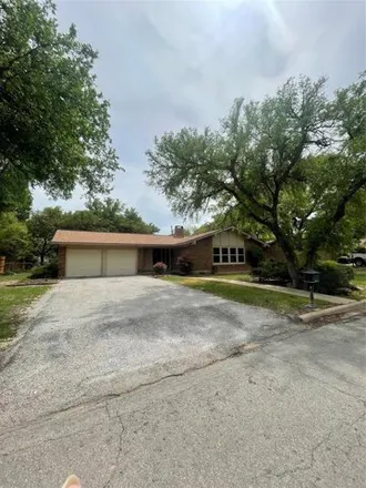 Rent this 3 bed house on 902 Oakpark Drive in Brownwood, TX 76801
