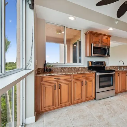 Image 9 - Dolphin Cay Lane South, Saint Petersburg, FL 33711, USA - Condo for sale