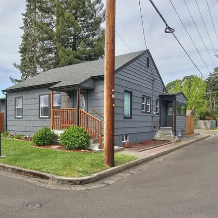 Buy this 3 bed house on 698 Southwest Bills Street in McMinnville, OR 97128