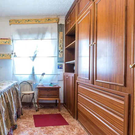 Rent this 2 bed room on Madrid in Travesía de Gerardo Cordón, 28017 Madrid