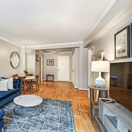 Image 2 - 181 East 73rd Street, New York, NY 10021, USA - Apartment for sale