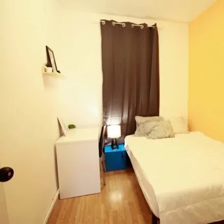 Rent this 3 bed room on Carrer de Sant Fructuós in 08001 Barcelona, Spain