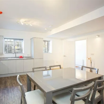 Image 2 - 2 Combedale Road, London, SE10 0US, United Kingdom - Apartment for rent