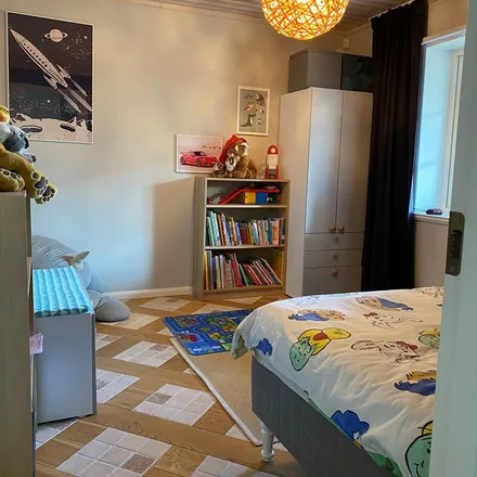 Rent this 6 bed apartment on Sjölagsvägen in 435 39 Benareby, Sweden