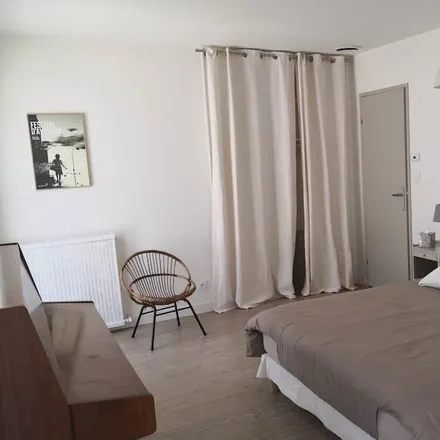 Rent this 5 bed house on Villeneuve-lès-Avignon in Avenue de la Gare, 30400 Villeneuve-lès-Avignon