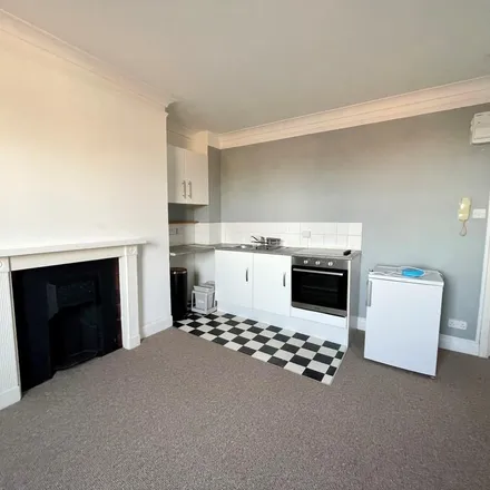 Image 2 - Alphington Road, Exeter, EX2 8AR, United Kingdom - Apartment for rent