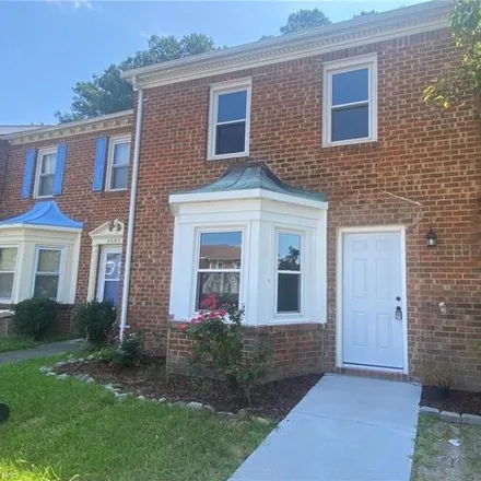 Rent this 3 bed townhouse on 5691 Rivermill Cir in Portsmouth, Virginia