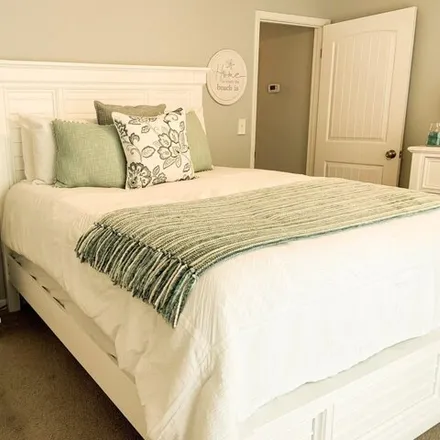 Buy this 1 bed condo on 17751 Panama City Beach Parkway in Panama City Beach, FL 32413