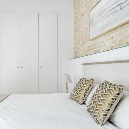 Rent this 3 bed room on Carrer de Baix in 08394 Sant Vicenç de Montalt, Spain