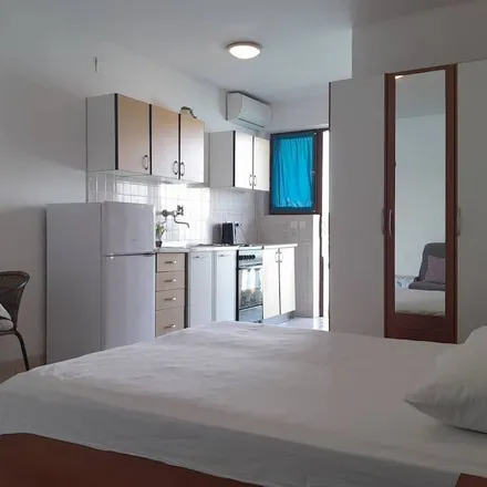 Rent this studio apartment on 20246 Općina Janjina