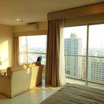 Rent this 2 bed apartment on Trok Manawitthaya in Khlong San District, 10600