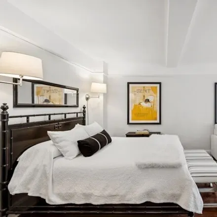 Image 3 - 319 East 50th Street, New York, NY 10022, USA - Apartment for sale