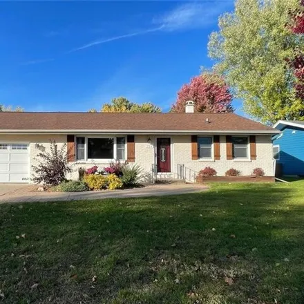 Buy this 3 bed house on 764 Welshire Drive in La Crescent, MN 55947