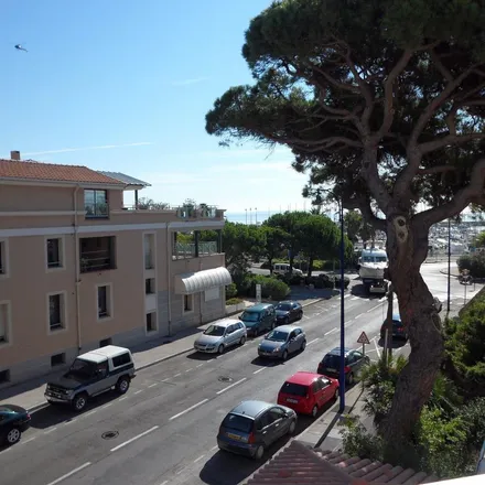 Rent this 1 bed apartment on 95 Rue General Michel Audeoud in 83000 Toulon, France