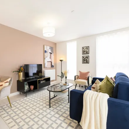 Image 3 - Lakeview, Moorhen Drive, The Hyde, London, NW9 7FF, United Kingdom - Apartment for sale