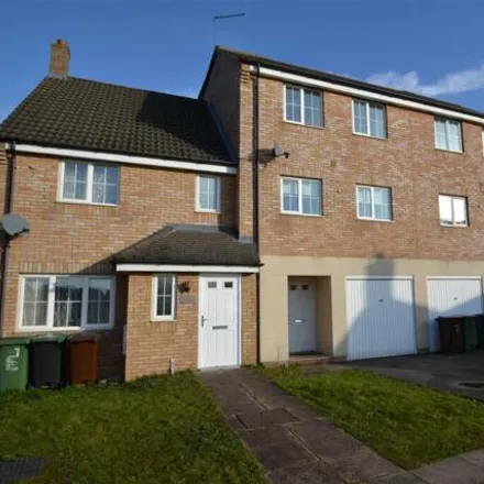 Rent this 3 bed townhouse on Bunting Road in Corby, NN18 8RR