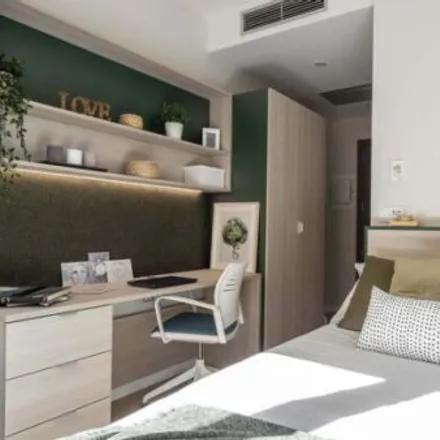 Rent this 2 bed room on Edificio Social in Calle Elche, 41012 Seville