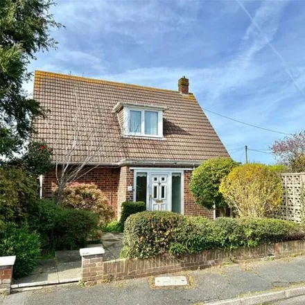 Buy this 3 bed house on Knowland Drive in Milford on Sea, SO41 0RH