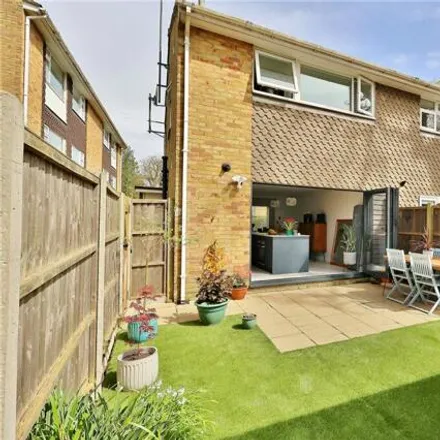 Image 1 - 5 Hayden Court, Runnymede, KT15 3BT, United Kingdom - House for sale